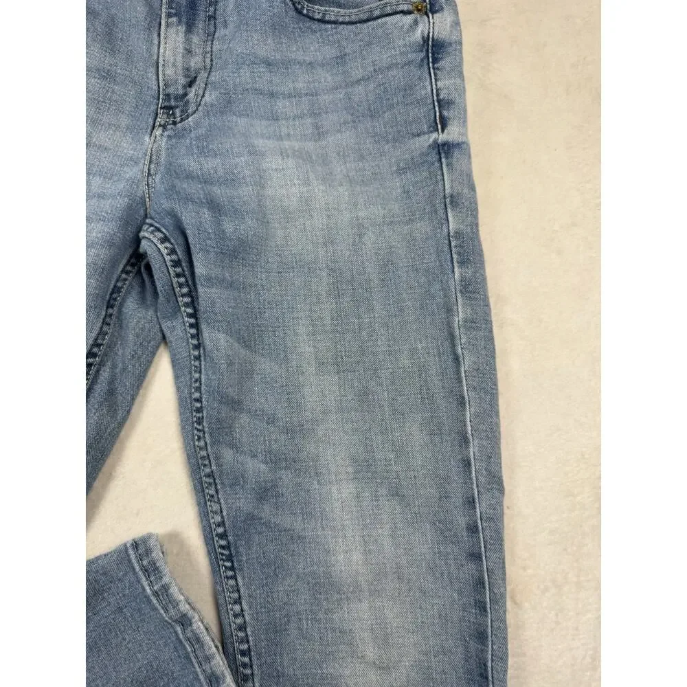 Levis signature by